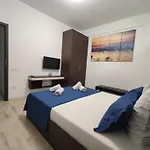 Apartment First Wave Ap 4 *